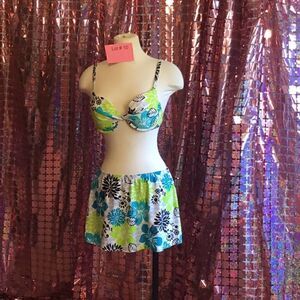 MAIDENFORM swim suit with underwire top, skirt type bottoms